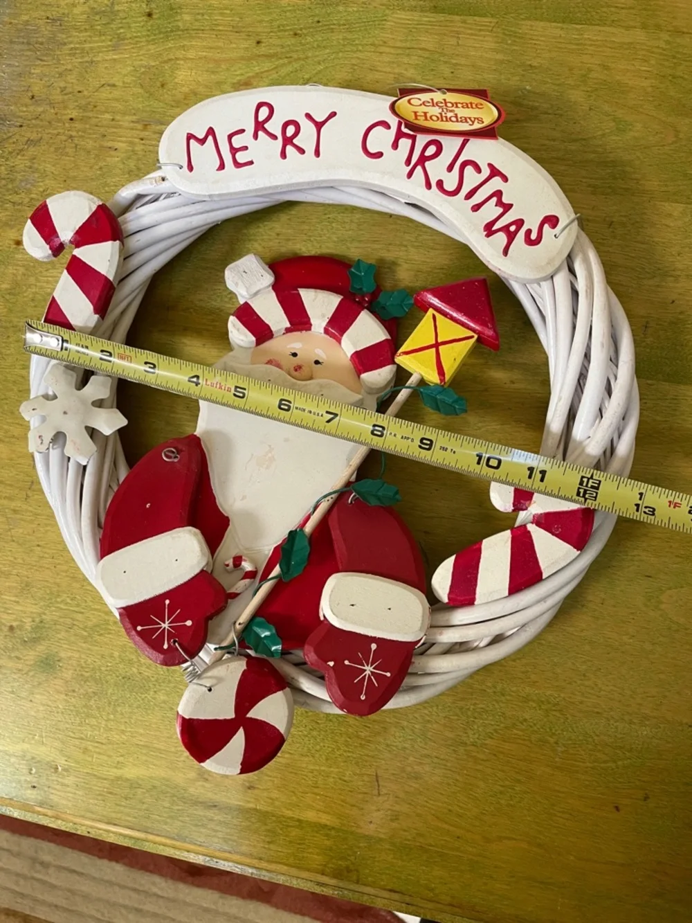WOOD HOLIDAY WREATH